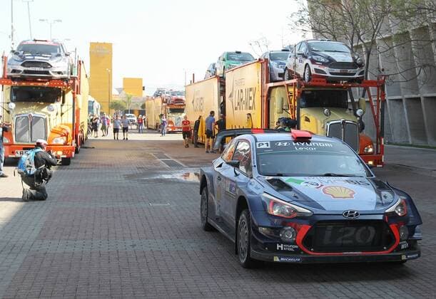 Bilder des Tages - SPORT The car of Spanish pilot Daniel Sordo, a Hyundai I20 Coupe WRC Motorsport Rallye WM arrives in Leon, Guanajuato, Mexico, 10 March 2017, after the convoy that was carrying the cars of the 14th Rally Mexico 2017 was blocked on the road due to an accident. The eventful trip forced to cancel the two first special races of the competition. THE TWO FIRST SPECIAL RACES OF THE RALLY MEXICO 2017 CANCELLED DUE TO AN ACCIDENT !ACHTUNG: NUR REDAKTIONELLE NUTZUNG!  Copyright: xUlisesxRuizxBasurtox MEX001 20170310-636247686623911694