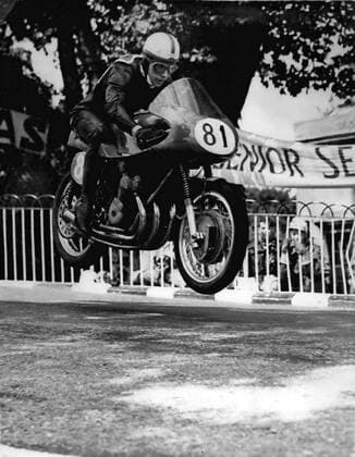 March, 10, 2017 - Former Formula 1 and motorcycling world champion John Surtees has died at the age of 83. Surtees is the only man to have won the grand prix World Championship WM Weltmeisterschaft on both two wheels and four. He won four 500cc motorcycling titles - in 1956, 1958, 1959 and 1960 - and the F1 crown with Ferrari in 1964. He later set up his own F1 team and was behind the wheel when it made its debut at the 1970 British Grand Prix at Brands Hatch. Pictured: Jun. 06, 1956 - Isle of Man, England - Appearing to fly John Surtees at speed on his 500 c.c. M.V. Augusta during his great race on the Isle of Man. Twenty two year old Surtees won the International Senior T.T. on his M.V. Augusta 500 c.c. with an average speed of 96. 57 mph for the 264 miles. He set up the best lap time at 97. 79 mph. John Surtees 1934-2017 F1 and MotoGP World Champion - ZUMAk09_ 77763777st Copyright: xKeystonexPressxAgencyx