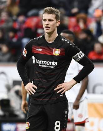 BayArena Leverkusen 25.2.2017, 1. Fussball Bundesliga Saison 2016 17 22.Spieltag, Bayer 04 Leverkusen vs. Mainz 05 --- Lars Bender (Leverkusen)