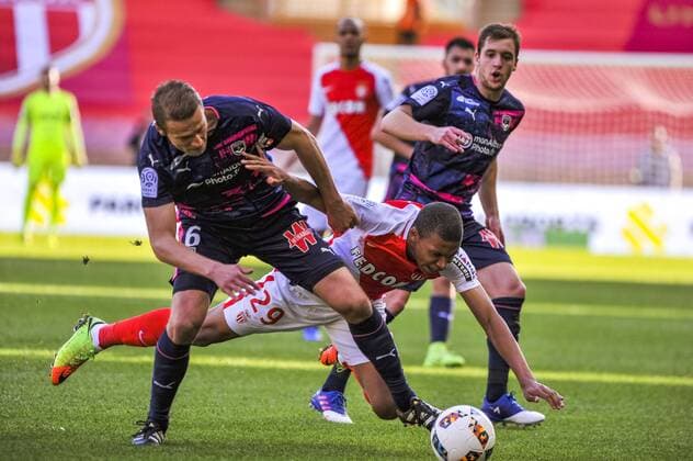 Kylian Mbappe (AS Monaco) - Igor Lewczuk (Bordeaux) FOOTBALL : AS Monaco vs Girondins de Bordeaux - Ligue 1 - 11 03 2017 NorbertScanella Panoramic 