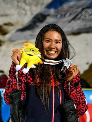 SNOWBOARD, FREESTYLE SKIING - FIS WC 2017 SIERRA NEVADA,SPAIN,11.MAR.17 - SNOWBOARDING - FIS Freestyle Ski and Snowboard World Championships, snowboard halfpipe, finals, ladies, award ceremony. Image shows the rejoicing of Haruna Matsumoto (JPN). GEPAxpictures xOliverxLerch