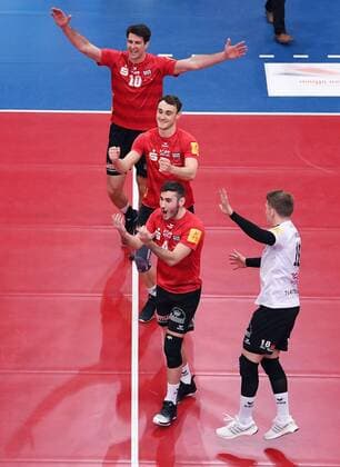 Volleyball 1. Bundesliga Saison 2016 2017 11.03.2017 Pre-Playoff Spiel TV Rottenburg - Netzhoppers SolWo Koenigspark KW TEAMJUBEL TV Rottenburg; Federico Cipollone (vorne li) Johannes Elsaesser (vorne re), Moritz Karlitzek (Mitte) und Ferenc Nemeth (hinten) 