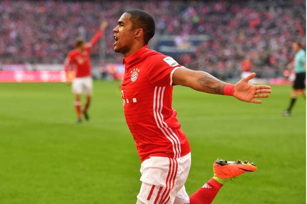 Torjubel Douglas COSTA (Bayern Muenchen) nach Tor zum 2-0,. Jubel,Freude,Begeisterung,Aktion,Einzelbild,angeschnittenes Einzelmotiv,Halbfigur,halbe Figur. Fussball 1. Bundesliga, 24. Spieltag, FC Bayern Muenchen (M)-Eintracht Frankfurt F) 3-0,Aktion. am 11.03.2017 in Muenchen Deutschland, A L L I A N Z A R E N A.