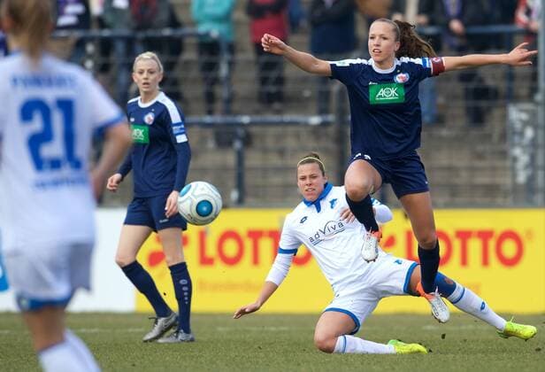 Fussball Frauen 1.Bundesliga 12.03.2017 Potsdam Karl Liebknecht Stadion 1 FFC Turbine Potsdam geg TSG 1899 Hoffenheim 1 : 0 Nicole BILLA 16 TSG Hoffenheim geg Lia WÄLTI ( WAELTI ) 13 Turbine