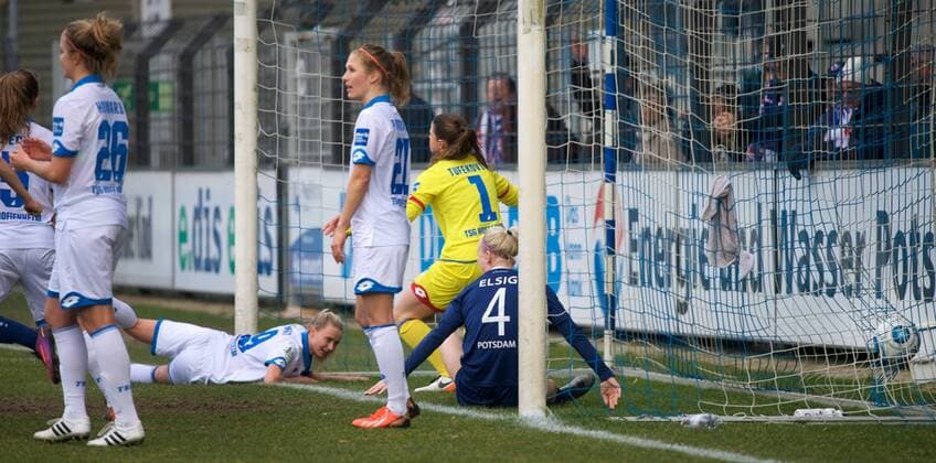 Fussball Frauen 1.Bundesliga 12.03.2017 Potsdam Karl Liebknecht Stadion 1 FFC Turbine Potsdam geg TSG 1899 Hoffenheim 1 : 0 1 : 0 Torschützin Lia WÄLTI ( WAELTI ) 13 Turbine nicht im Bild vlnr Michaela SPECHT 5 TSG Hoffenheim Sophie HOWARD 26 TSG Hoffenheim Judith STEINERT 19 TSG Hoffenheim Leonie PANKRATZ 21 TSG Hoffenheim TW Martina TUFEKOVIC 1 TSG Hoffenheim Johanna ELSIG 4 Turbine