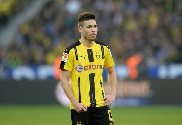 Raphael GUERREIRO (Raphaël, DO), frustriert, Frust, Enttaeuschung, enttaeuscht, Niedergeschlagen, Niederlage, Fussball 1. Bundesliga, 24. Spieltag, Hertha BSC Berlin (B) - Borussia Dortmund (DO) 2:1, am 11.03.2017 in Berlin Deutschland. Â
