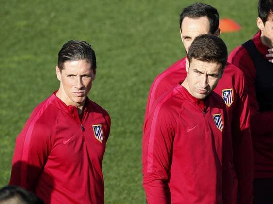 Fußball, CL, Atletico Madrid Training Atletico Madrid s striker Fernando Torres (L) and midfielder Gabi Fernandez (R) during the training of the team held at Majadahonda Sports City in Madrid, Spain on 14 March 2017 on the eve of the Champions League round of 16 second leg match played against Bayer Leverkusen. ATLETICO MADRID S TRAINING !ACHTUNG: NUR REDAKTIONELLE NUTZUNG!  Copyright: xANGELxDIAZx 20170314-636251124346618116