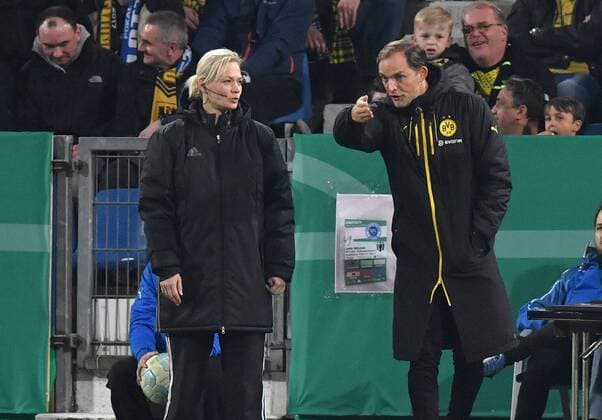 14.03.2017, Fussball GER, DFB Pokal, Viertelfinale, Saison 2016 2017, Sportfreunde Lotte - Borussia Dortmund, Trainer Thomas Tuchel (Borussia Dortmund), re., diskutiert mit der Vierten Offiziellen Bibiana Steinhaus
