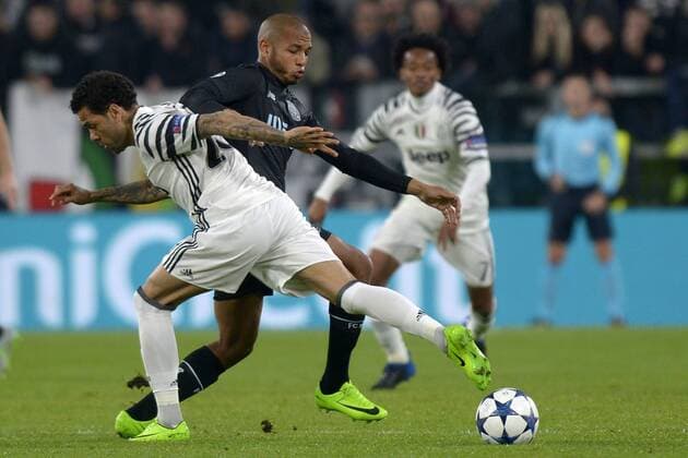Fußball, CL, Juventus Turin - FC Porto Dani Alves Juventus, Yacine Brahimi Porto Torino 14-03-2016 Juventus Stadium Football Calcio Champions League 2016 2017 Juventus - Porto Round of 16. Foto FilippoxAlfero Insidefoto filippoxalfero