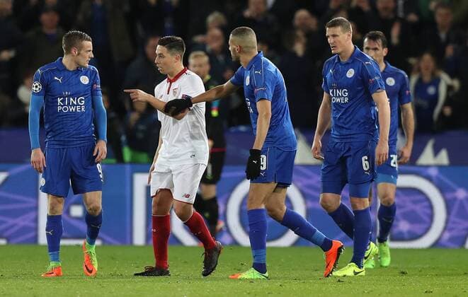 Fußball, CL, Leicester City - FC Sevilla Football - 2016 2017 UEFA Champions League - Round of Sixteen, Second Leg: Leicester City 1 vs. Sevilla 2 Samir Nasri of Sevilla is sent off during the match at the King Power Stadium. 