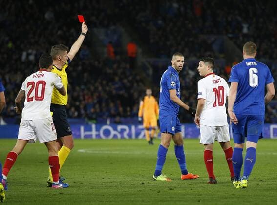 Fußball, CL, Leicester City - FC Sevilla Samir Nasri of Sevilla is shown the red card during the UEFA Champions League Round of 16 - 2nd Leg match at the King Power Stadium, Leicester. Picture date: March 14th 2017. Pic credit should read: Simon Bellis Sportimage EDITORIAL USE ONLY. No use with unauthorised audio, video, data, fixture lists, club league logos or live services. Online in-match use limited to 120 images, no video emulation. No use in betting, games or single club league player publications.
