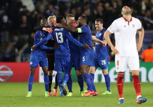 Themen der Woche - SPORT Bilder des Tages - SPORT Football - 2016 2017 UEFA Champions League - Round of Sixteen, Second Leg: Leicester City 1 vs. Sevilla 2 Leicester City celebrate after the match at the King Power Stadium. 