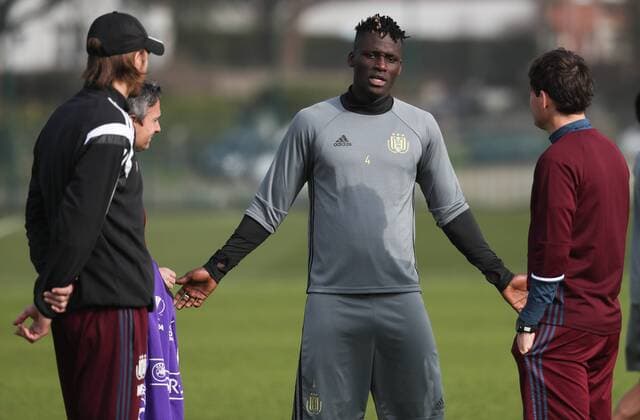 Anderlecht s Kara Mbodji and Anderlecht s head coach Rene Weiler pictured during a training session of Belgian soccer team RSC Anderlecht in Anderlecht, Wednesday 15 March 2017. Tomorrow Anderlecht is playing a return 1 8 final game of the Europa League competition against Cyprus team Apoel Nicosie. First leg in Nicosie ended on a 0-1 result. VIRGINIExLEFOUR  x05064913x
