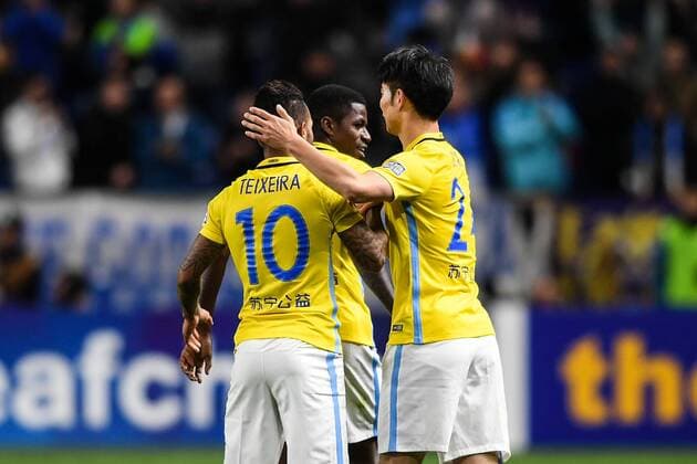 Alex Teixeira, left, and Ramires, back, of China s Jiangsu Suning celebrate after scoring a goal against Japan s Gamba Osaka in their Group H match during the AFC Champions League 2017 in Osaka, Japan, 15 March 2017. Jiangsu Suning competes against Gamba Osaka at AFC group match  20170315_09221