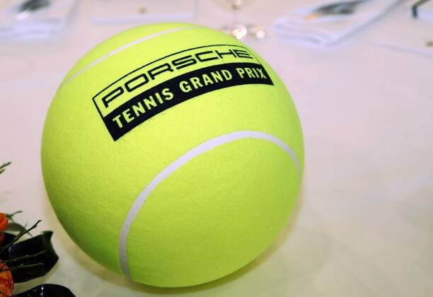 Porsche Tennis Grand Prix 2017 Pressekonferenz Deutschland, Stuttgart, 15.03.2017, Tennis, Porsche Tennis Grand Prix 2017, Pressekonferenz: Tennisball Symbol Foto Bild Feature.