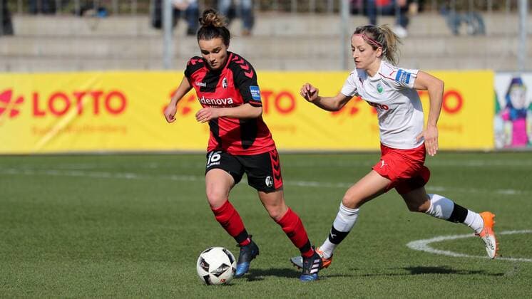 v.li.: Lina Maria Magull (Freiburg, 16), Kathrin Hendrich (Frankfurt, 4), Aktion, Action, Spielszene, Fussball, DFB-Pokal der Frauen, Viertelfinale, SC Freiburg - 1. FFC Frankfurt, xozx
