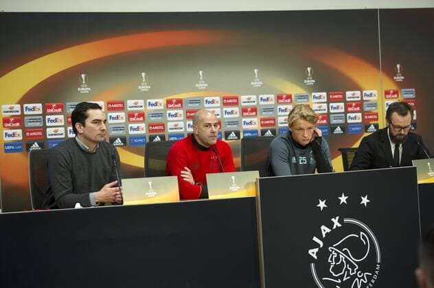 15-03-2017 VOETBAL: TRAINING EN PERSCONFERENTIE AJAX: AMSTERDAM Coach Peter Bosz (Ajax) , Kasper Dolberg (Ajax) Foto: SCS Michel Utrecht xVIxxIVx 7345191