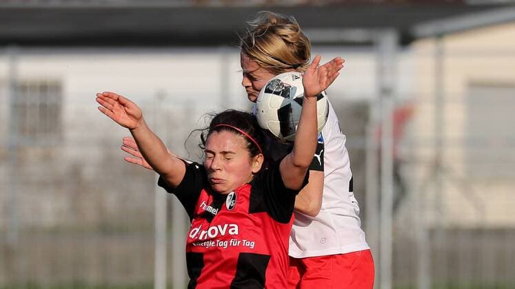 v.li.: Anja Maike Hegenauer (Freiburg, 24), Saskia Bartusiak (Frankfurt, 25), Kopfball, header, Aktion, Action, Fussball, DFB-Pokal der Frauen, Viertelfinale, SC Freiburg - 1. FFC Frankfurt, xozx