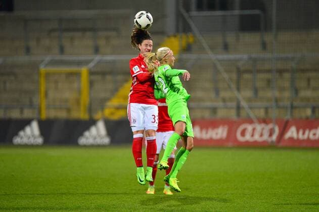 Sara Daebritz (FC Bayern Muenchen), Pernille Harder (VfL Wolfsburg) München, , 15.03.2017, Fussball, DFB-Pokal der Frauen, FC Bayern München - VfL Wolfsburg, xKLx
