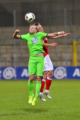 Kopfballduell Alexandra Popp (VfL Wolfsburg) gegen Gina Lewandowski (FC Bayern Muenchen) München, , 15.03.2017, Fussball, DFB-Pokal der Frauen, FC Bayern München - VfL Wolfsburg, xKLx