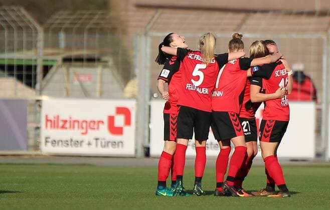 15.03.2016 xcex Deutschland, Freiburg, Frankfurt, Fussball, Frauenfussball DFB Pokal Saison 2016 2017, Viertelfinale SC Freiburg gegen 1. FFC Frankfurt Torjubel SC Freiburg zum Siegtor, Jubel, Freude, Emotionen