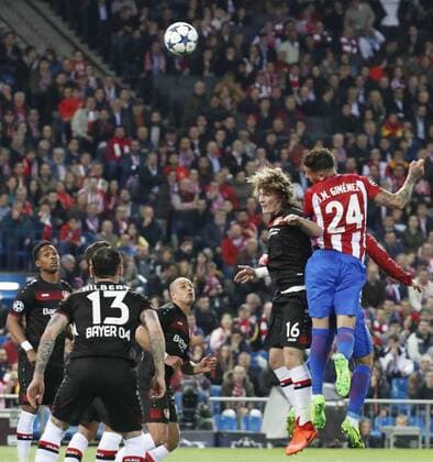 Atletico de Madrid s Uruguayan defender Jose Maria Gimenez (R) vies for the ball with Leverkusen s Croatian defender Tin Jedvaj during the UEFA Champions League round of 16 second leg match between Atletico de Madrid and Leverkusen that both teams played at Vicente Calderon stadium in Madrid, Spain, 15 March 2017. ATLATICO DE MADRID VS. LEVERKUSEN !ACHTUNG: NUR REDAKTIONELLE NUTZUNG!  Copyright: xZipix MAD003 20170315-636252094007488809
