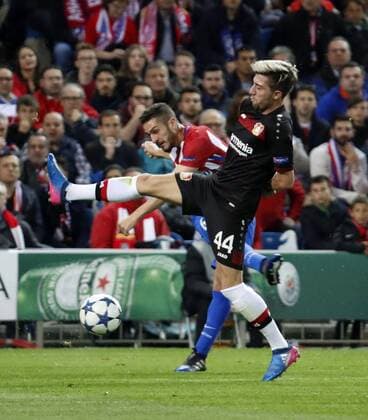 Atletico de Madrid s midfieler Koke Resurreccion (L) vies for the ball with Leverkusen s Slovenian midfielder Kevin Kampl during the UEFA Champions League round of 16 second leg match between Atletico de Madrid and Leverkusen that both teams played at Vicente Calderon stadium in Madrid, Spain, 15 March 2017. ATLATICO DE MADRID VS. LEVERKUSEN !ACHTUNG: NUR REDAKTIONELLE NUTZUNG!  Copyright: xZipix MAD003 20170315-636252105163931602
