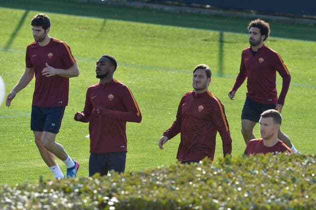 March 15, 2017 - Rome, Italy - AS Roma s players warm up during a training session, on the eve of the team s Europe League football match against Lione , at the Trigoria training ground in the outskirts of Rome, on march 15, 2017 AS Roma press and training session  - ZUMAn230 20170315_zaa_n230_145 Copyright: xSilviaxLorex