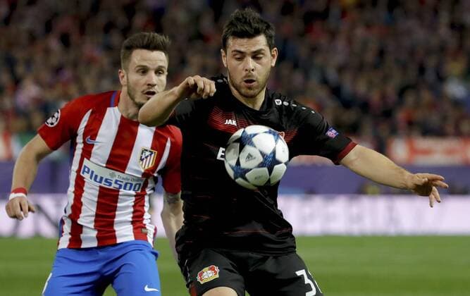 Atletico de Madrid s midfielder Saul Niguez (L) vies for the ball with Bayer Leverkusen s striker Kevin Volland during the UEFA Champions League round of 16 second leg match between Atletico de Madrid and Leverkusen that both teams played at Vicente Calderon stadium in Madrid, Spain, 15 March 2017. ATLATICO DE MADRID VS. LEVERKUSEN !ACHTUNG: NUR REDAKTIONELLE NUTZUNG!  Copyright: xJuanJoxMartinx MAD003 20170315-636252115300998770