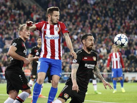 Atletico de Madrid s midfielder Saul Niguez (L) vies for the ball with Bayer Leverkusen s Roberto Hilbert during the UEFA Champions League round of 16 second leg match between Atletico de Madrid and Leverkusen that both teams played at Vicente Calderon stadium in Madrid, Spain, 15 March 2017. ATLATICO DE MADRID VS. LEVERKUSEN !ACHTUNG: NUR REDAKTIONELLE NUTZUNG!  Copyright: xZipix MAD003 20170315-636252115929046718