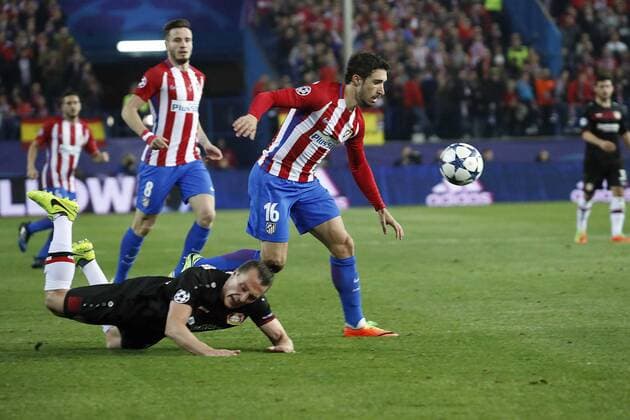 Atletico de Madrid s defender Sime Vrsaljko (R) vies for the ball with Leverkusen s midfielder Baumgartlinger during the UEFA Champions League round of 16 second leg match between Atletico de Madrid and Leverkusen that both teams played at Vicente Calderon stadium in Madrid, Spain, 15 March 2017. ATLATICO DE MADRID VS. LEVERKUSEN !ACHTUNG: NUR REDAKTIONELLE NUTZUNG!  Copyright: xZipix MAD003 20170315-636252137966691037