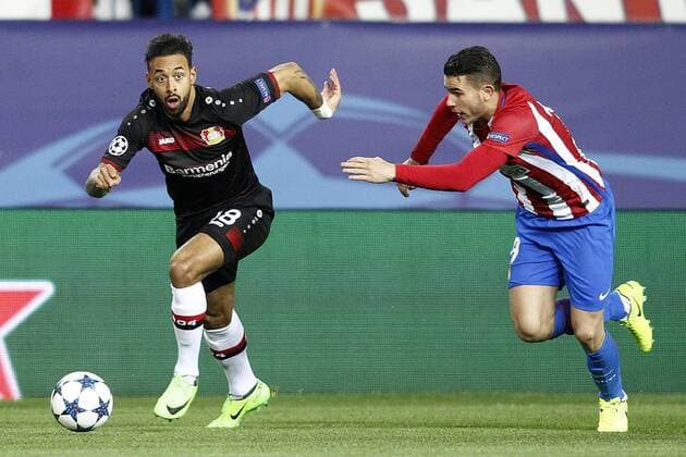 Fußball, CL, Atletico Madrid - Bayer Leverkusen Atletico de Madrid s Lucas Hernandez (l) and Bayer 04 Leverkusen s Karim Bellarabi during Champions League 2016 2017 Round of 16 2nd leg match. March 15,2017.  (2017031569)