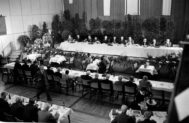 DFB-Bundestag am 28.07.1962 im Goldsaal in Dortmund wird die Einführung der Fussballbundesliga beschlossen. HM