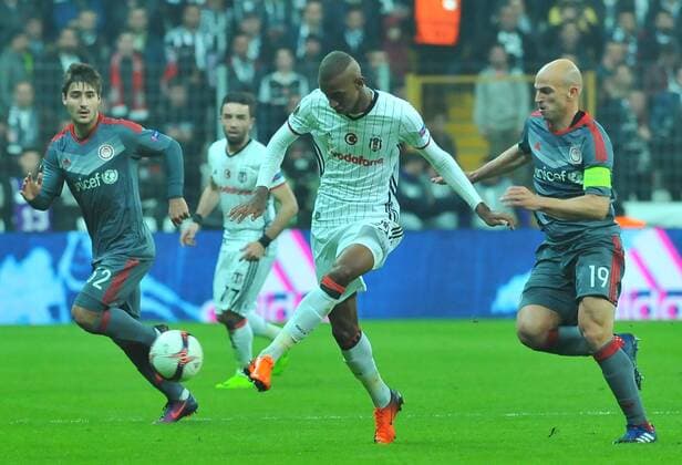 Besiktas Anderson Talisca and Olympiakos Esteban Cambiasso during a Europa League round of 16 second leg soccer match at Vodafone Arena stadium in Istanbul, Thursday, March 16, 2017.(Tolga Adanali - Depo Photos)  15650183