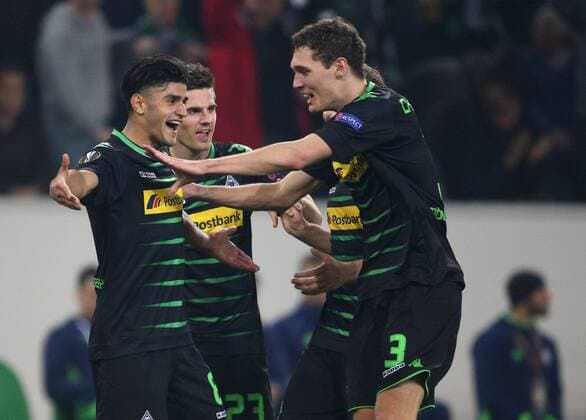 16.03.2017, Fussball, UEFA Europa League, Saison 2016 2017, Achtelfinale, Borussia Moenchengladbach - FC Schalke 04, v. l. Mahmoud DAHOUD (Borussia Moenchengladbach) jubelt mit Oscar WENDT (Borussia Moenchengladbach), Andreas CHRISTENSEN (Borussia Moenchengladbach)