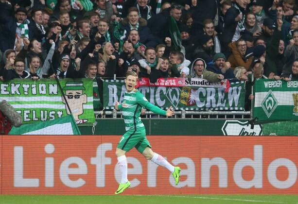 Bilder des Tages - SPORT Bremen - RB Leipzig Fussball 1.Bundesliga Bremen, 18.03.2017, Weser - Stadion, GER, Fussball, 1.BL, 25. Spieltag , SV Werder Bremen vs. RB Leipzig 3:0 (1:0) , Im Bild: Florian Kainz (Bremen), Torjubel nach seinem Treffer zum 3:0. ,