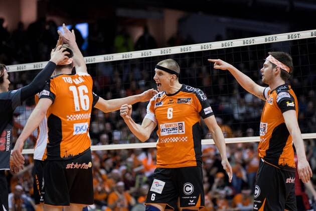 Berlin, Deutschland, 18.03.2017: Volleyball Bundesliga Playoffs Viertelfinale Saison 2016 2017 - Berlin Recycling Volleys - TV Buehl. Jubel Felix Fischer (BR Volleys 6)