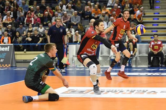 Volleyball, Herren, Saison 2016 17, 1. Bundesliga, Playoff, Viertelfinale, 1. Spiel, BR Volleys - TV Ingersoll Bühl, Tim Stöhr (Nr. 2, TV Ingersoll Bühl), Ilya Zhilin (Nr. 6, TV Ingersoll Bühl), Jens Sandmeier (Nr. 8, TV Ingersoll Bühl), 18.03.17,