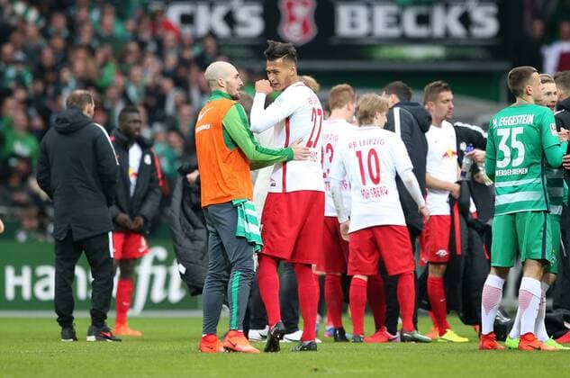 Bremen - RB Leipzig Fussball 1.Bundesliga Bremen, 18.03.2017, Weser - Stadion, GER, Fussball, 1.BL, 25. Spieltag , SV Werder Bremen vs. RB Leipzig 3:0 (1:0) , Im Bild, v.l.: Luca Caldirola (Bremen) und Davie Selke (RB Leipzig, 27) ,