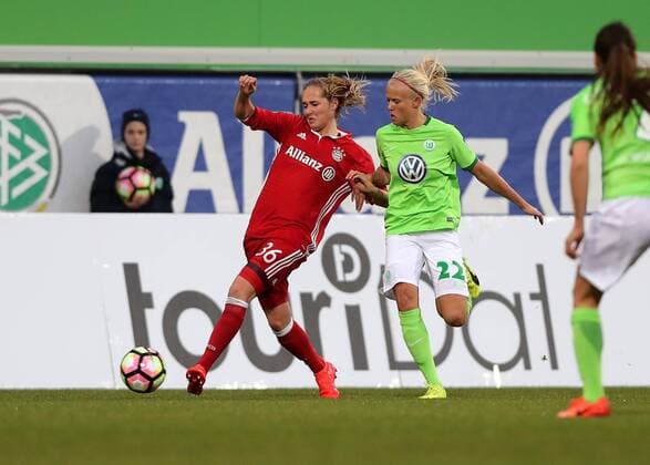 Sydney Lohmann (FC Bayern Muenchen), Pernille Harder (VfL Wolfsburg)