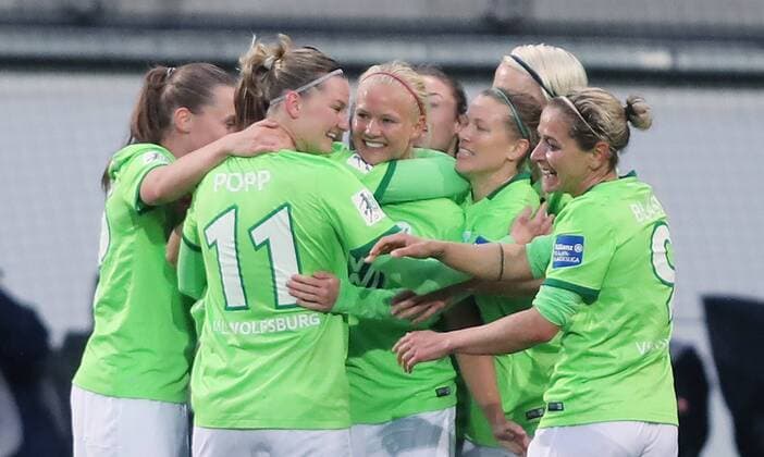 JUbel nach dem 1-0 durch Pernille Harder (Wolfsburg)