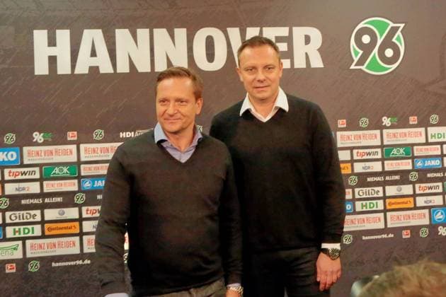 Bilder des Tages - SPORT Hannover 96 PR. Vorstellung Andre Breitenreiter als Trainer - hier mit Sportdirektor Horst Heldt.