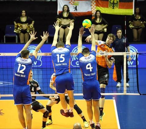 GER, CEV Champions League, BR VOLLEYS vs. Istanbul BBSK 21.03.2017, Max Schmeling Halle, Berlin, GER, CEV Champions League, BR VOLLEYS vs. Istanbul BBSK, im Bild Robert Kromm (BR Volleys 3), Tomi Coskovic (Istanbul BBSK 12), Marko Mert Matic (Istanbul BBSK 15), Antonin Rouzier (Istanbul BBSK 4) nordphotox xEngler