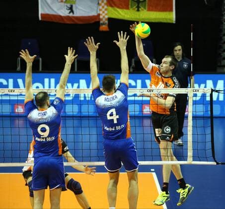 GER, CEV Champions League, BR VOLLEYS vs. Istanbul BBSK 21.03.2017, Max Schmeling Halle, Berlin, GER, CEV Champions League, BR VOLLEYS vs. Istanbul BBSK, im Bild Wouter ter Maat (BR Volleys 16), Oezkan Hayiril (Istanbul BBSK 9), Antonin Rouzier (Istanbul BBSK 4) nordphotox xEngler