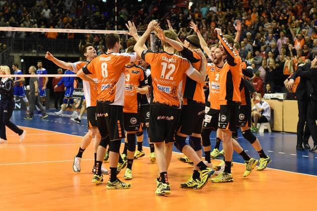 Bilder des Tages - SPORT Volleyball, Herren, Saison 2016 17 CEV Champions League, 1. Playoff-Runde, Rückspiel, BR Volleys - Istanbul BBSK, Jubel bei den BR Volleys nach dem Sieg im Golden Set, 21.03.17,