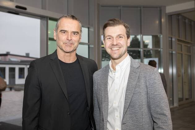 Deutschland, Würzburg, VCC, 21.03.2017, Fair ist Mehr Bild: v. lk. Dirk Bauermann (Headcoach s.Oliver Würzburg) und Timo Boll (deutscher Tischtennisprofi) Copyright: HMBxMedia xHeikoxBecker