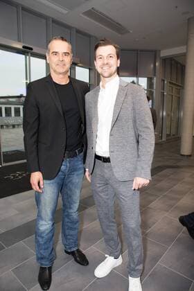 Deutschland, Würzburg, VCC, 21.03.2017, Fair ist Mehr Bild: v. lk. Dirk Bauermann (Headcoach s.Oliver Würzburg) und Timo Boll (deutscher Tischtennisprofi) Copyright: HMBxMedia xHeikoxBecker