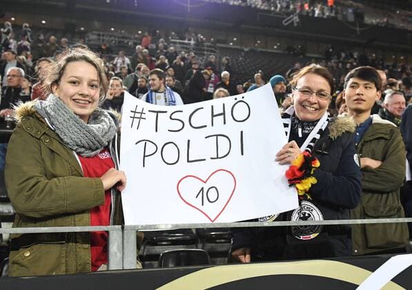 Fussball, Herren, Saison 2016 17, Länderspiel in Mönchengladbach, Deutschland - England, Fans danken Lukas Podolski (Deutschland), 22.03. 2017,