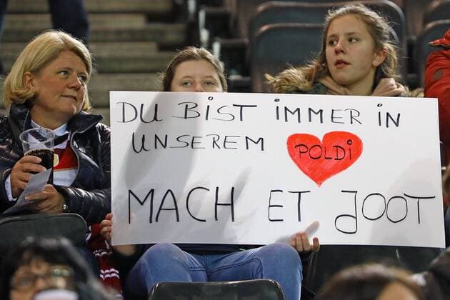 Fans mit Plakaten zum Abschied von Lukas Podolski - 22.03.2017: Deutschland vs. England, Westfalenstadion Dortmund