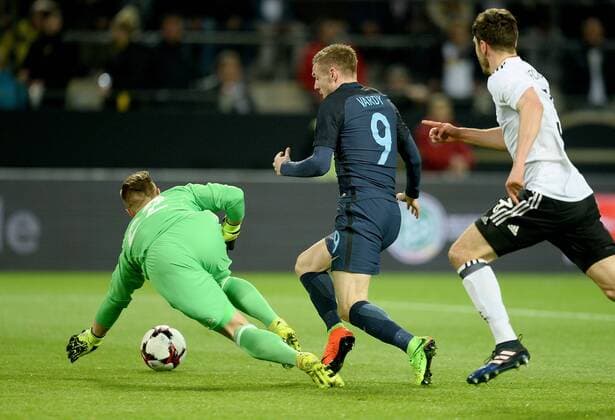 22.03.2017, xfux, Fussball Freundschaftsspiel, Deutschland - England, emspor, v.l. Marc Andre ter Stegen (Deutsche Fussball Nationalmannschaft DFB), Jamie Vardy (England) Dortmund